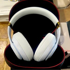 BEATS BY DR DRE STUDIO 3 HEADPHONES